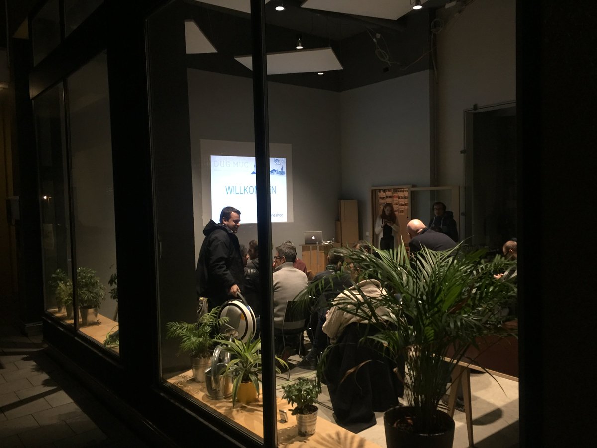 Viele Besucher und interessante Präsentationen auf der Drupal User Group München. <a href="/dugmuc/">Drupal User Group München</a> <a href="/oneshoe/">みちゃ</a> dank für das event und der Pizza. #drupal