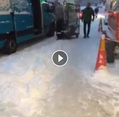 wikblom's tweet photo. Nu förstår jag varför paketet jag fick idag levererat av  @PostNordSverige såg ut som det gjorde.. #detgårbranu
https://t.co/MFQd32tbnr https://t.co/TDTl2Giqgg
