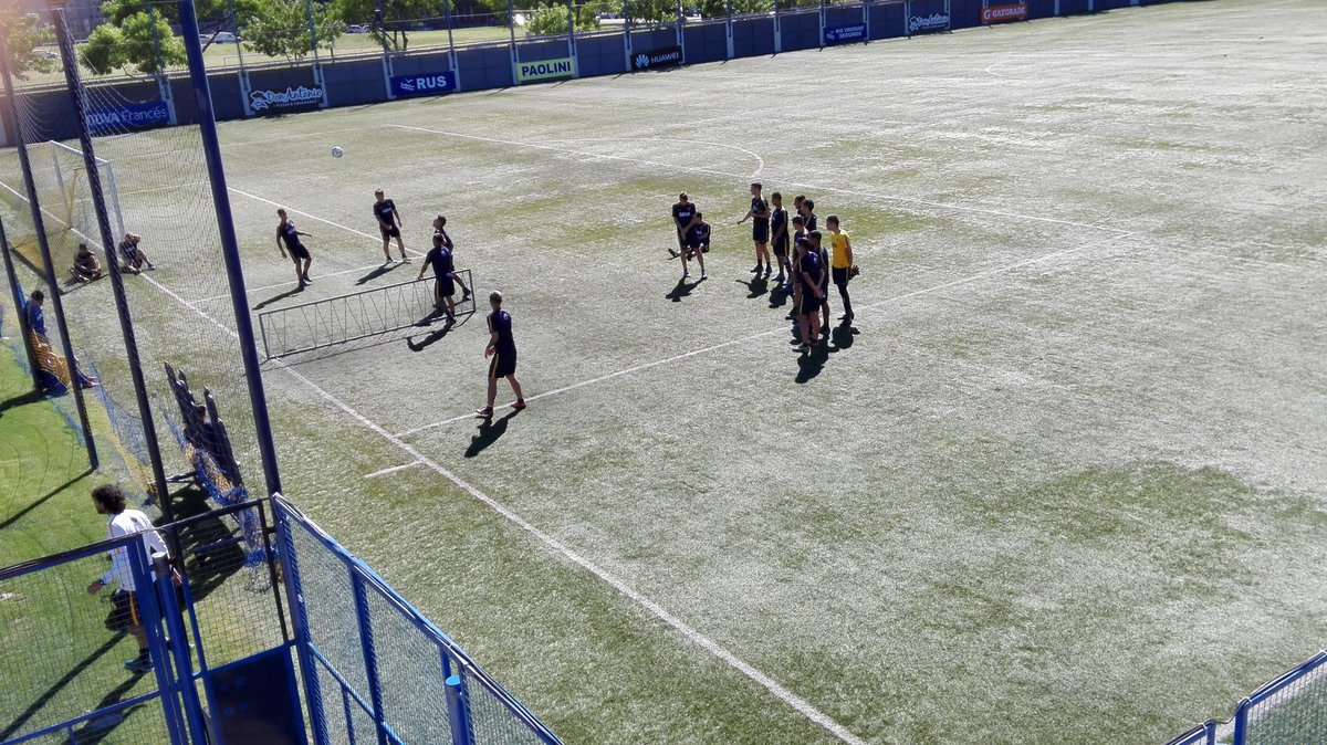 ElQuinquela's tweet photo. #Reserva en minutos comienza el entrenamiento de @Flacoschiavi https://t.co/kpUpl1sDLt