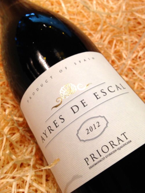 La recomendación del mes es el #Vino Ayres de Escal 2012 para maridar con Carnes Oscuras y Quesos->ow.ly/lycx3062tL0  #wine #winelover