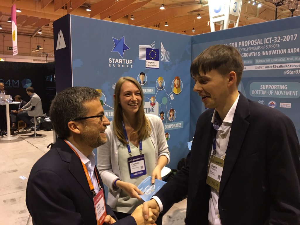 StartUpEU's tweet photo. Was brilliant to see Commissioner @Moedas at #StartUpEU stand at #WebSummit! @isidrolaso #entrepreneur #startups https://t.co/nEMqce1yRG