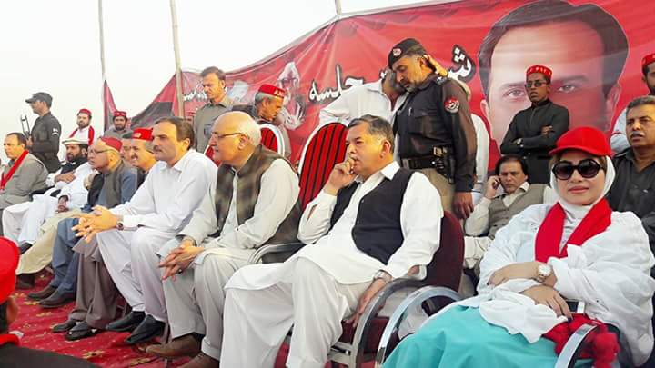 Palwasha_Abbas's tweet photo. Sea of Red in Risalpur # Noshehra today where many joined  #ANP in a graceful and huge event https://t.co/tFzHD8VOvX
