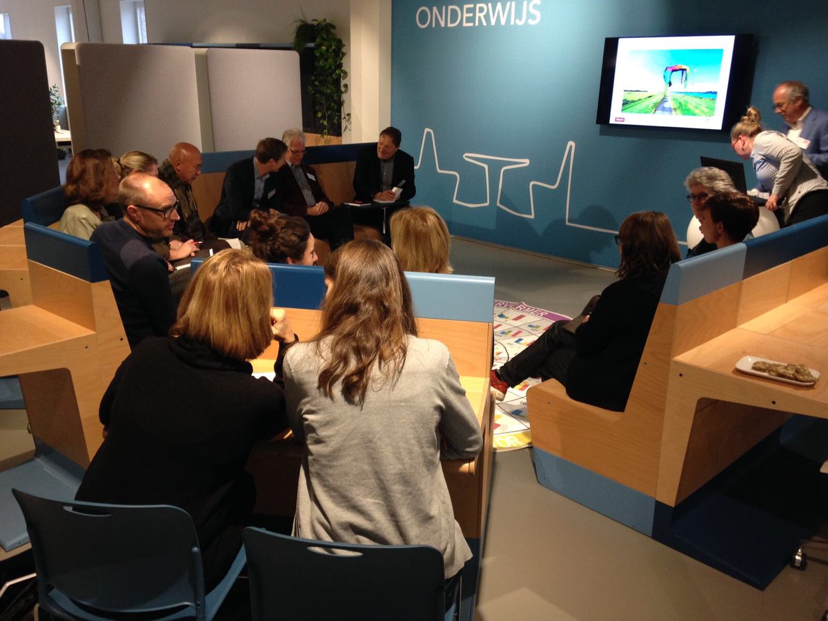 Room2Learn's tweet image. Vandaag een interactieve sessie met docenten over de kleurentheorie &amp;amp; de leeromgeving @Gispen ism @PerpetuumNL