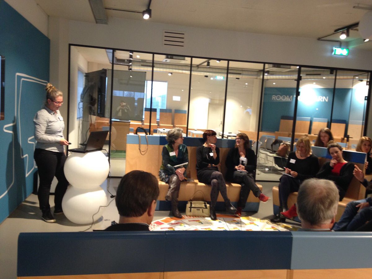 Room2Learn's tweet image. Vandaag een interactieve sessie met docenten over de kleurentheorie &amp;amp; de leeromgeving @Gispen ism @PerpetuumNL