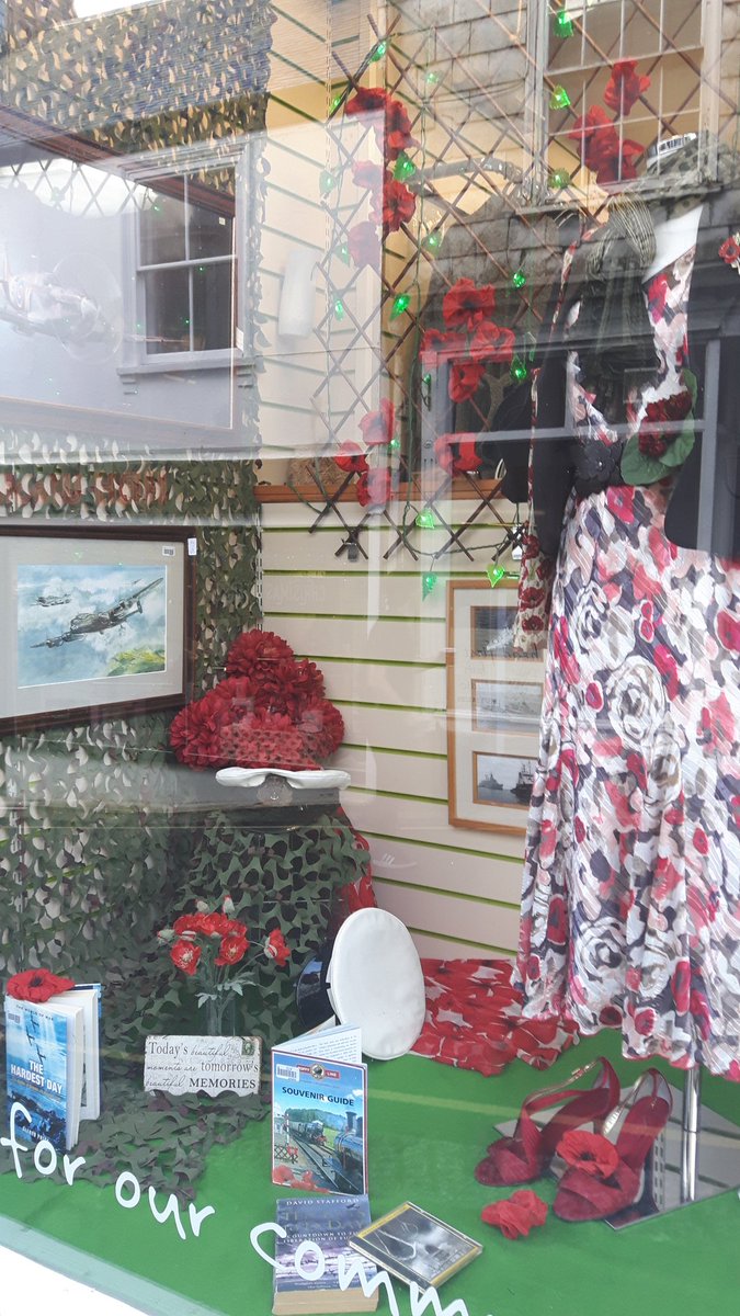 RetailChc's tweet image. Our fabulous poppy window @LiskeardC