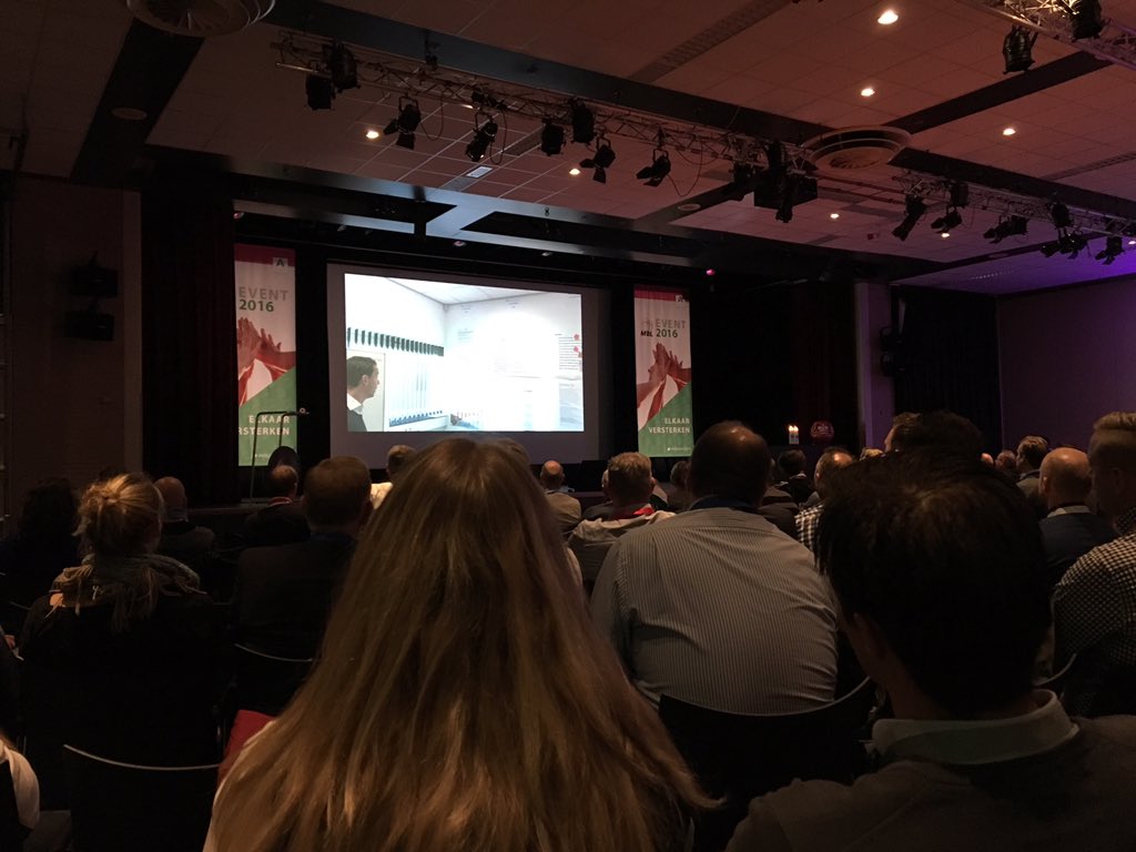 Erik_WaveMaker's tweet photo. #MBLevent2016 is begonnen, wat een stemming https://t.co/pjU8uuROd5