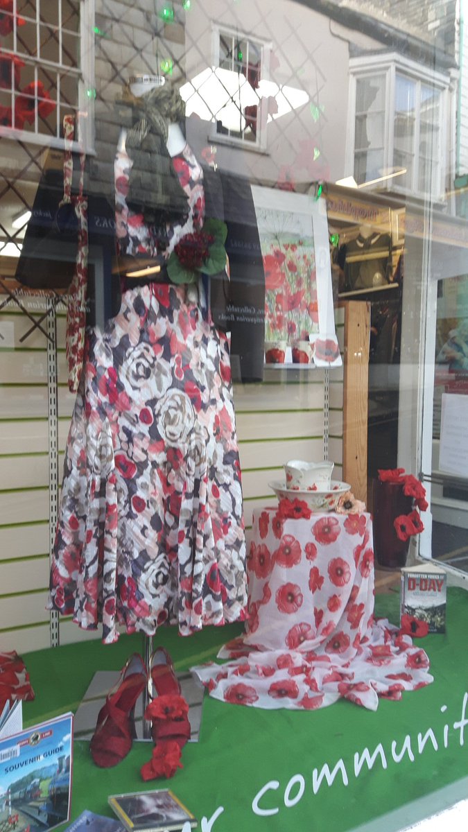 RetailChc's tweet image. Our fabulous poppy window @LiskeardC