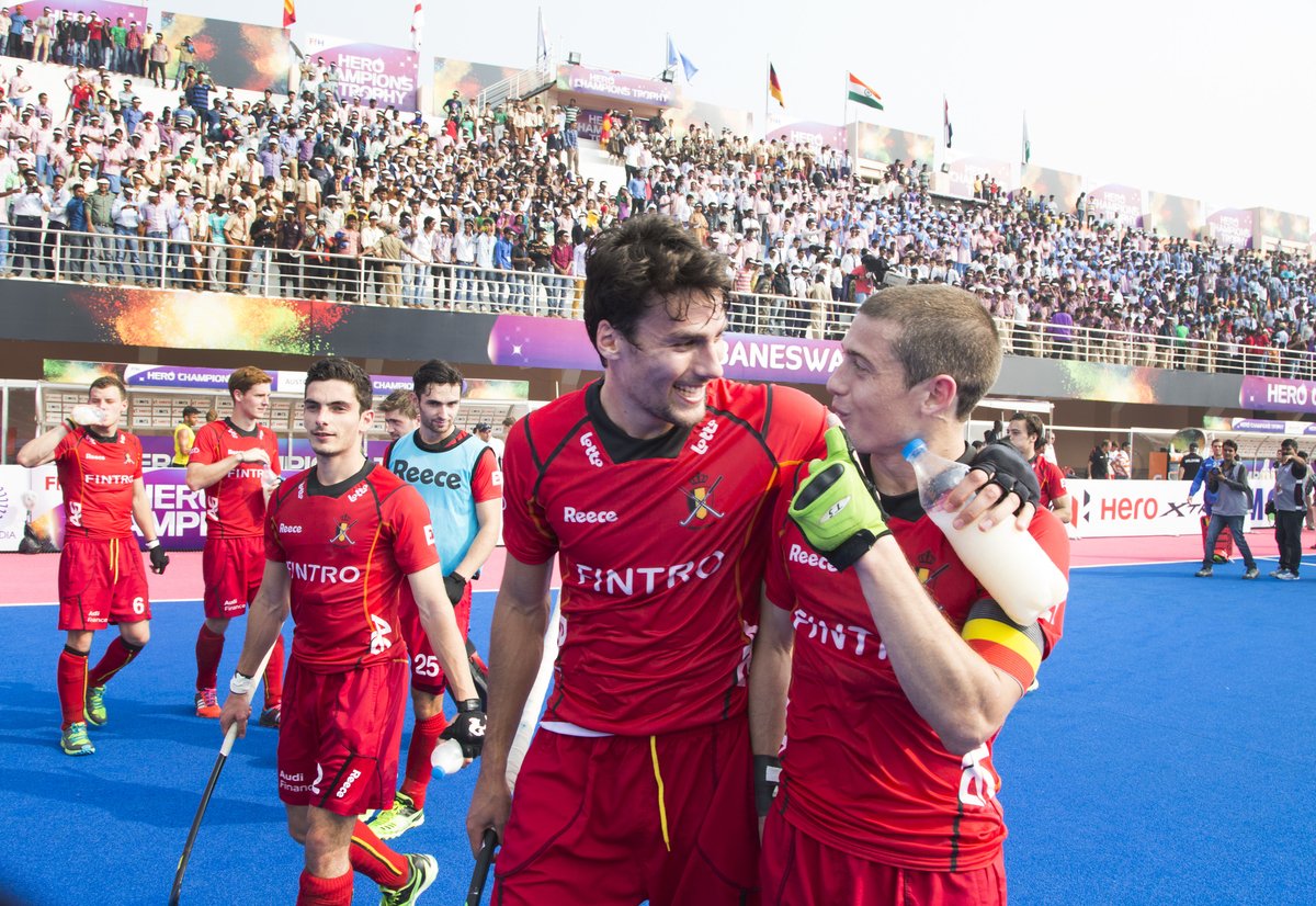 Hockeybelgium's tweet photo. Félicitations à Simon Gougnard et John-John Dohmen qui ont été élevés au rang d’officier du Mérite wallon https://t.co/LnSxFugoof #Hockeybe https://t.co/LyIJS0gJGq