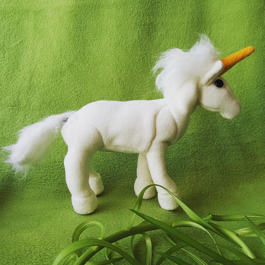 popfresco's tweet photo. Unicorn in a sea of horses. Tail zippered pouch! https://t.co/ZqGy8NyWxd 
#etsy #handmade #craft #sewing #unicorns https://t.co/owNoU9jnHO