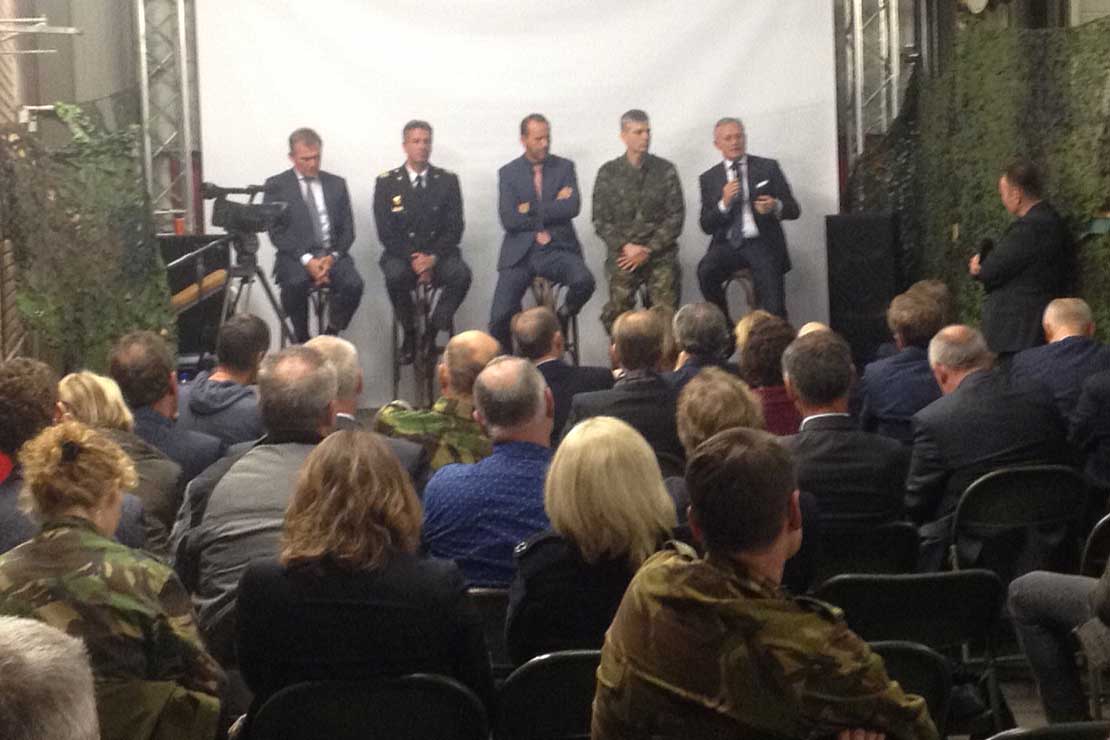 Gemeente_Almelo's tweet photo. Afsluitend symposium van oefening #alert2016 #Almelo. Deelnemers, waaronder burgemeester @arjengerritsen, delen ervaringen en leerpunten. https://t.co/981UP9409z