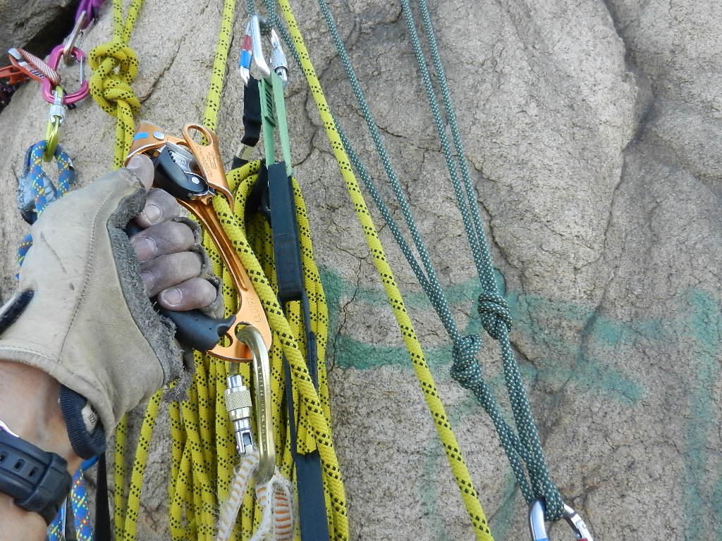 MonVertical's tweet photo. ¡El fin de semana está aquí de nuevo!  Para cualquier aventura equípate con #Petzl #MonVertical https://t.co/Amm4Jpnu5E