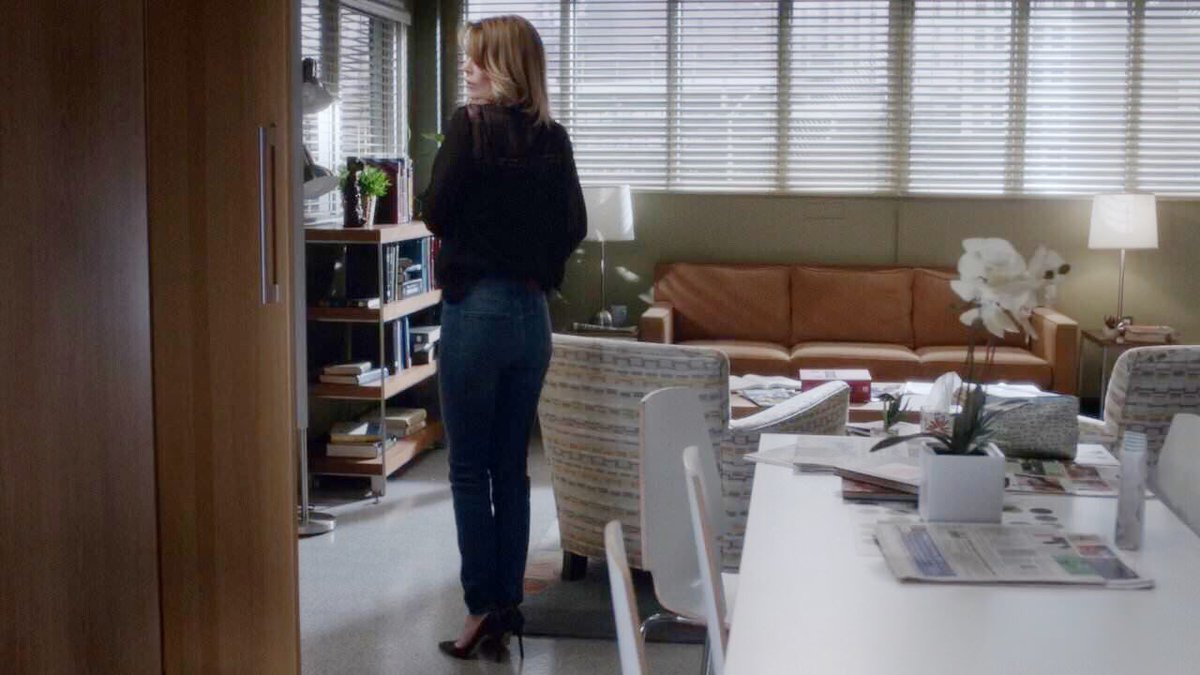 JENlSTON's tweet photo. HAPPY BIRTHDAY TO THE #CoolAger WITH #AnAssOfA20YearOld @EllenPompeo ONCE AGAIN https://t.co/0t2StTdYh0