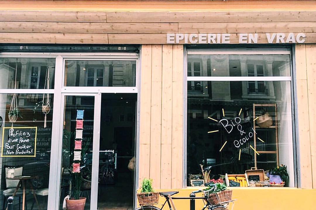 Genii_fr's tweet photo. #OPOA #PARIS, l'épicerie-cantine #bio &amp; responsable qui va vous donner envie de faire les courses plus souvent 🍆🍅🍊 https://t.co/h4P6kHrL0D https://t.co/J6NbODzggk