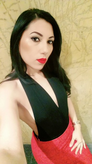 Hoy de cenita y amigos... siempre sweet, siempre sexy..😋😘 https://t.co/U64ABeQH7M<a href="/tag/chicascumlouder"class="tags"><span>#chicascumlouder</span></a>