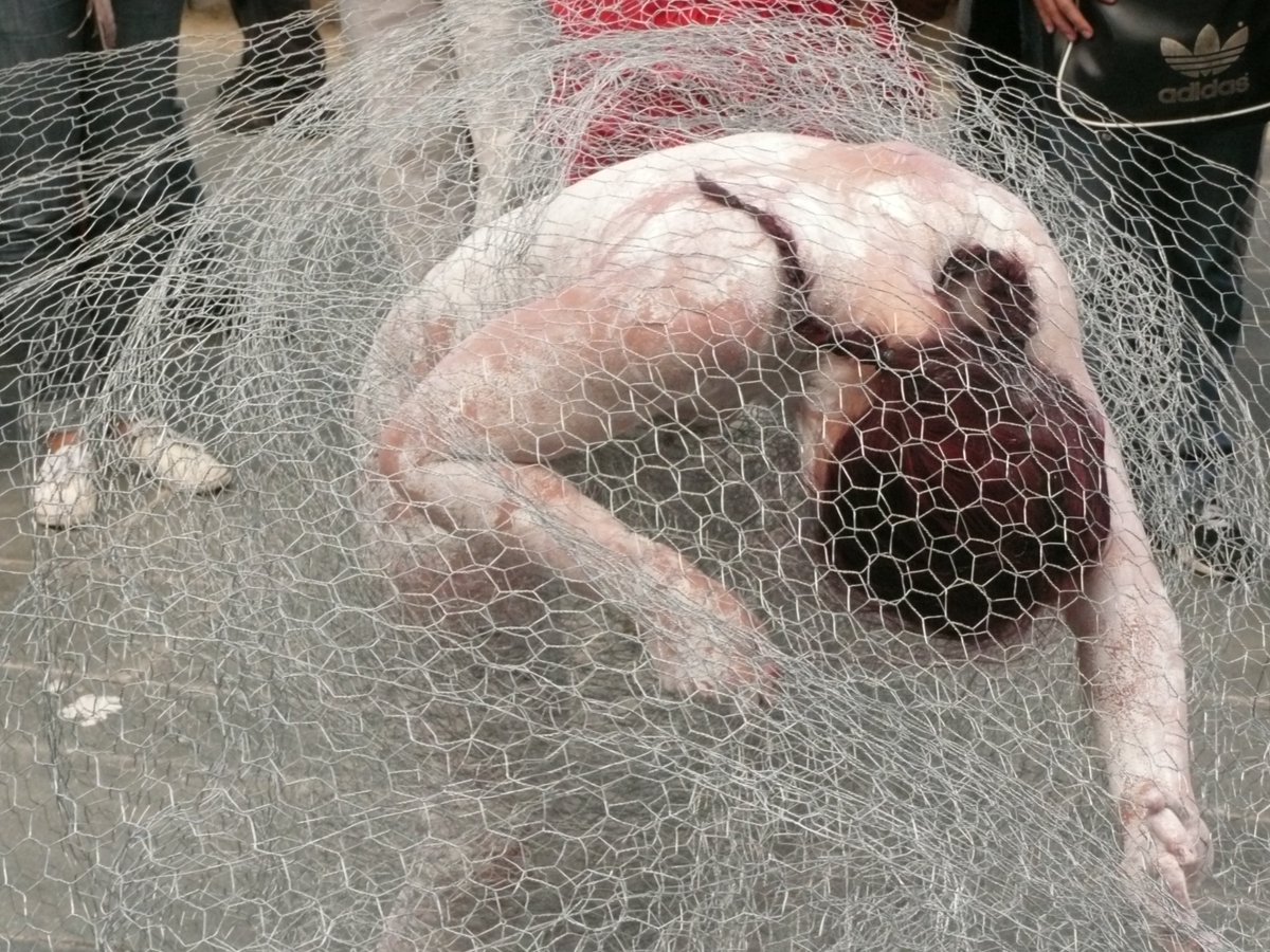 com_tpv's tweet image. Ce soir au chapiteau place st-Pierre un apéro spécial : 18h spectacle Traverse et 19h performance de Chiara Mulas - entrée libre