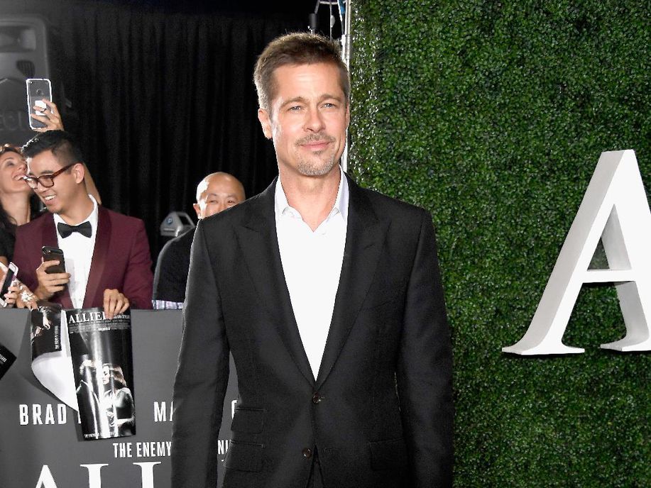 detikcom's tweet photo. So Sad! Usai Cerai, Brad Pitt Makin Kurus https://t.co/BdcIWHdcNw via @detikhot https://t.co/husw5Z81v2