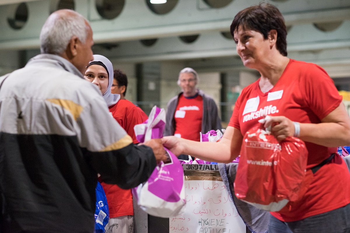 wissimdialog's tweet photo. Das Engagement für Geflüchtete steigt weiterhin sichtbar an. Ein neuer #debattencheck zur Rolle der Freiwilligen https://t.co/1NvsO2pcW1 https://t.co/iWGLOvWbTW