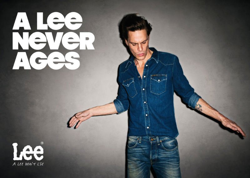 Лейб штраус. Имя создателя джинсов. Ливай страусс сам ливай осёл мем. Levi strauss биография. Lee джинсы реклама.