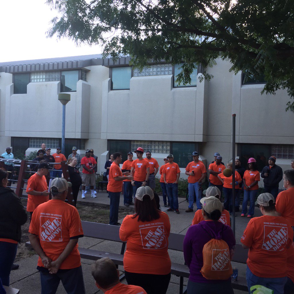 RealAdamSwenson's tweet photo. Southwest, taking care of our Vets. #serviceselfie #southwestbest https://t.co/eaCKdSYTQh
