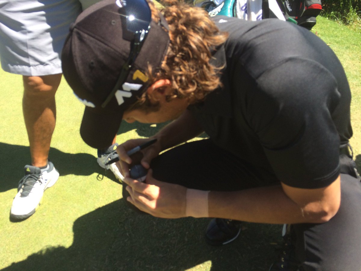 Batallando con una lesión en su muñeca izquierda desde Cali, <a href="/edominguezgolf/">Puma dominguez</a> se alista para salir a jugar 12:40 pm R1 #ArgentinaClassic