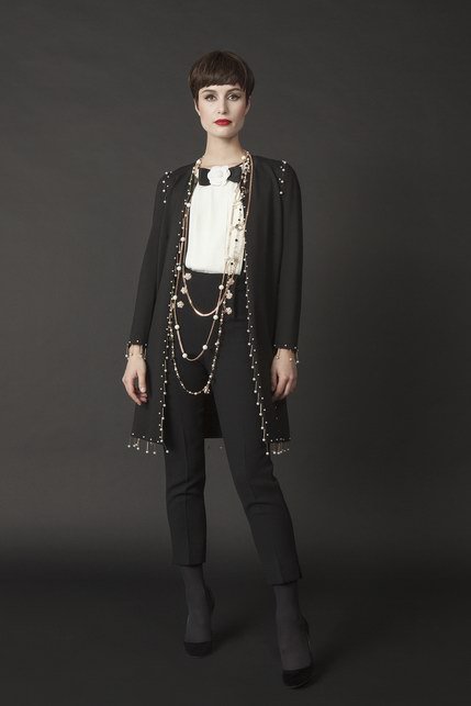 Modadivas's tweet image. The seductive and charming woman by Edward Achour Paris Fall Winter 2016/17 Collection @maximilianlinz 
modadivas.com/Magazine/Defau…