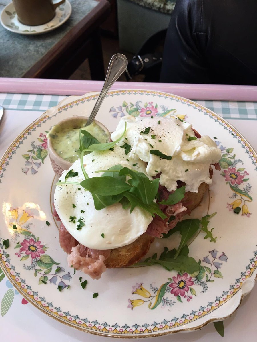 RestaurantClubX's tweet photo. Did we mention the ladies that brunch slice of heaven yesterday? #Memories #BreakfastBundle #EggsBenedict with ham hock+tarragon hollandaise https://t.co/iacgl5YAeh
