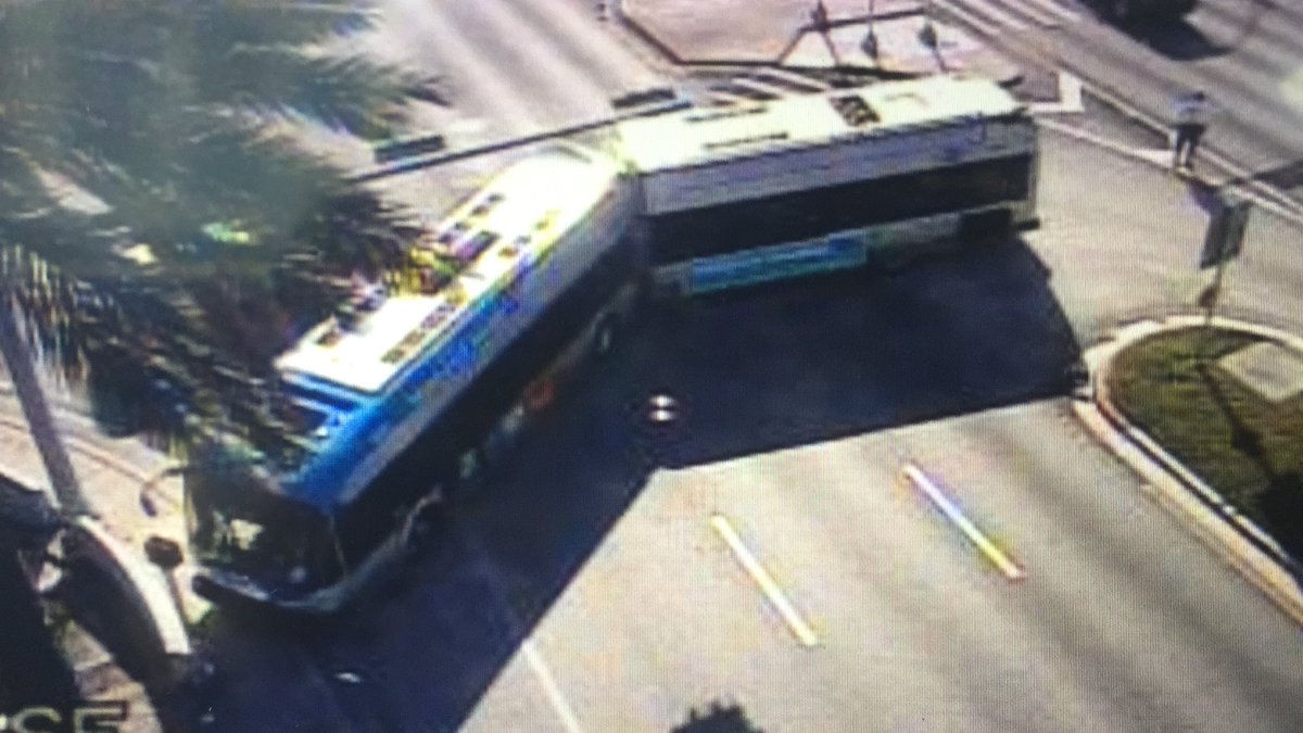 BeachNewsAlerts's tweet photo. .@MiamiBeachPD @MiamiBeachFire @wsvn @MiamiBeachNews @WPLGLocal10 @BillyCorben @MiamiPD @Mike_Grieco @joeflech @EricaRakow PHOTO: @IRideMDT bus attempted an illegal U-Turn and got stuck on the MacArthur Cswy WB. Avoid the area. https://t.co/iwqoUG6mFE