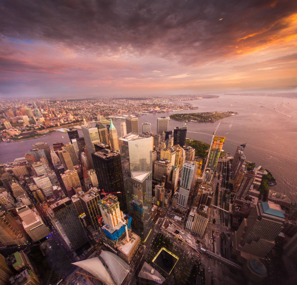 elizabethshrier's tweet photo. The view from the top ⬆️🌇@OneWorldNYC https://t.co/Ng8Dr6PZNU
