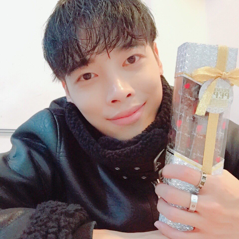 Aooraaaateam's tweet photo. #1111 ❤️ #잘자 #sweetdreams 🌹 https://t.co/3FwuhwLreo