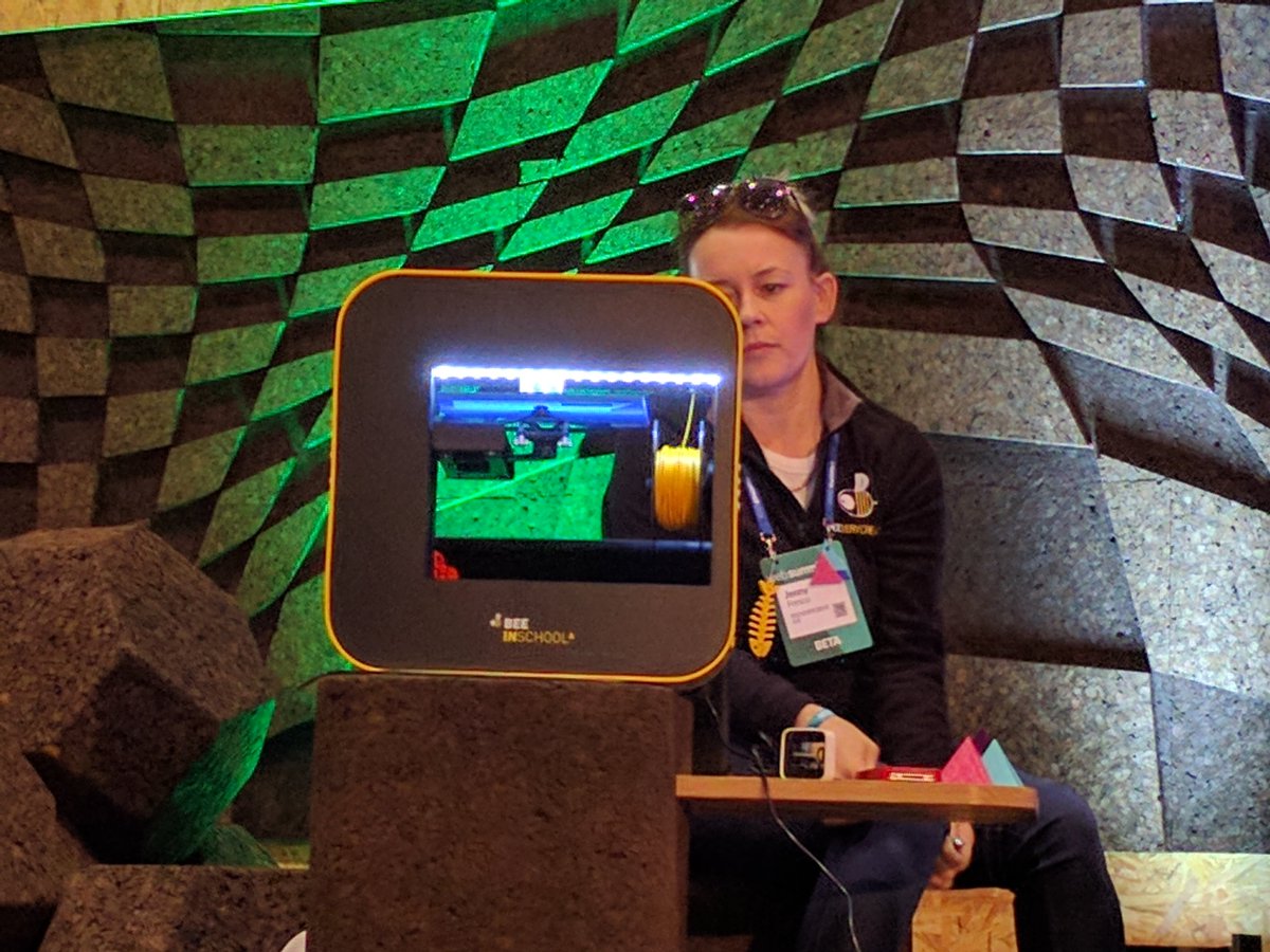 WebSummit's tweet image. The last demo of the day from @BEEVERYCREATIVE on #MachineDemo today 🐝 👏🏻 #WebSummit