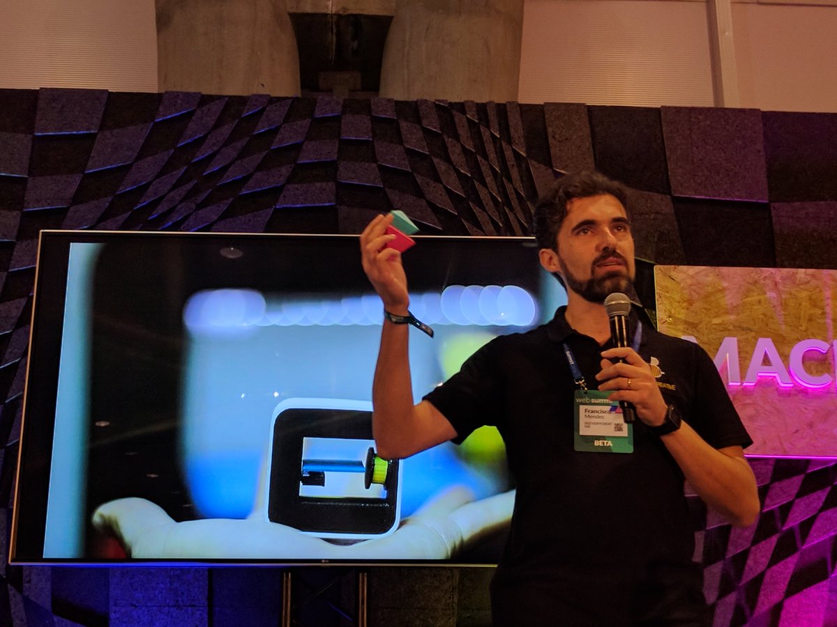 WebSummit's tweet image. The last demo of the day from @BEEVERYCREATIVE on #MachineDemo today 🐝 👏🏻 #WebSummit