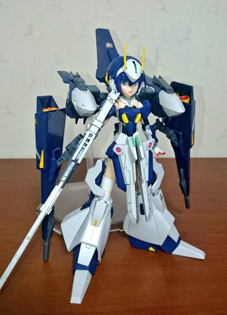 この娘(一枚目)と、
これ(二枚目)で、
こうだ!(三枚目)

フライルー娘完成!
#フレームアームズ・ガール
#ガンプラはどんな自由な発想で作ってもいいんだ 