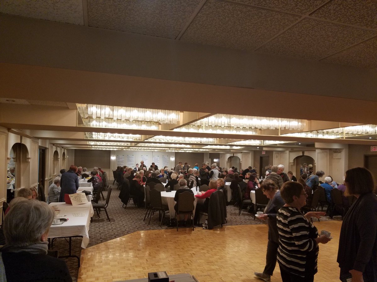 GolfsSteakHouse's tweet photo. @ErbandErb great PROBUS turnout this morning to listen to James Kibble from Erb and Erb discussing estate planning! https://t.co/STW9pXLkbP