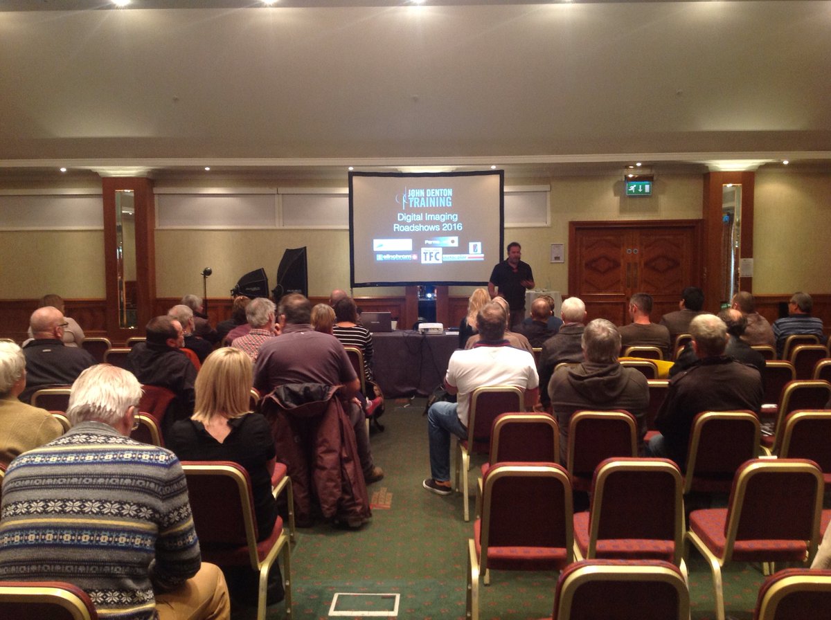 Diane_DLB_Photo's tweet image. The last talk of the @TheSocieties @dig_img_show with @DentonTraining @ElinchromLTD fab tour