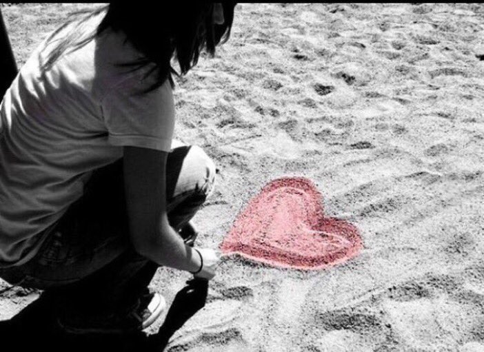 لا أحد يستحقّ أن ترهق تفكيرك به ؛ فمن يريدك لذاتك لن يخذلك أبداً !
هديل 💕