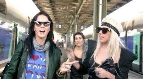 Markkei_black's tweet photo. Since many years ago til now, Katy and Gaga still love each other. #strongertogetherpsl #ElectionResults @katyperry @ladygaga https://t.co/kFn6m1yTkr