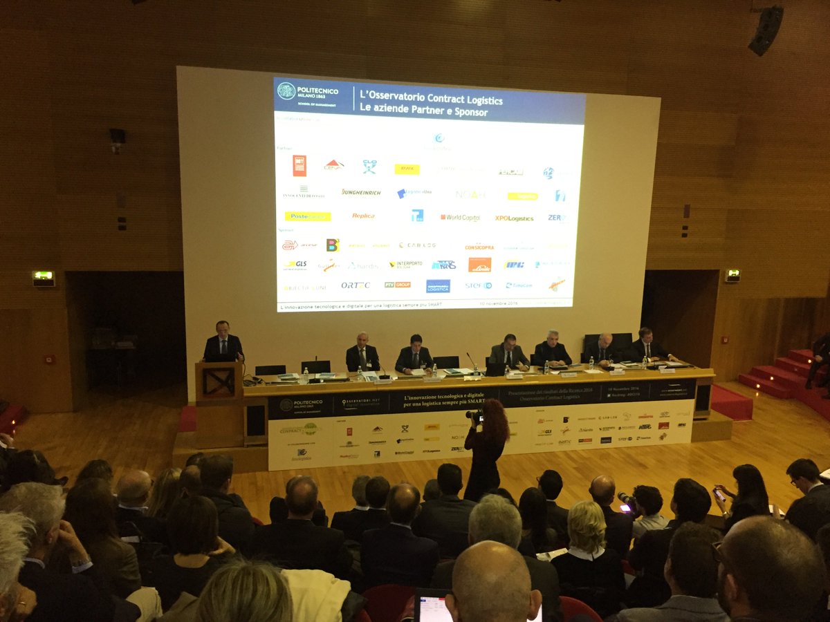 dicoweb's tweet photo. Il futuro della #logistica sarà #smart e #digitale. Grande successo per l'evento organizzato dagli @Osserv_Digital #OCL16 https://t.co/S3vSoKTj6W