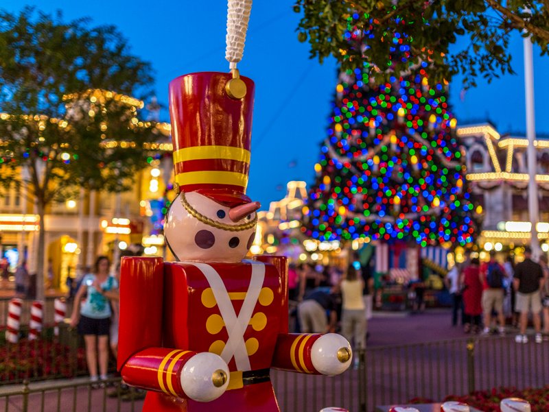 easywdw's tweet photo. Here's a post that includes 50+ pictures of Main Street decked out for the holidays: https://t.co/XuIKA5cW8x https://t.co/Ov0oTupS8Q