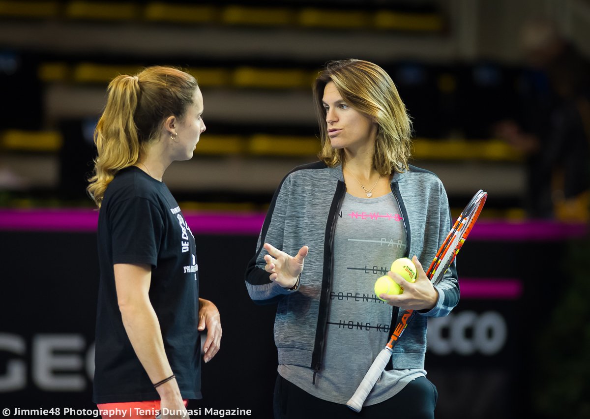 AMÉLIE MAURESMO - Página 5 Cw6XN-kWgAAVL5q