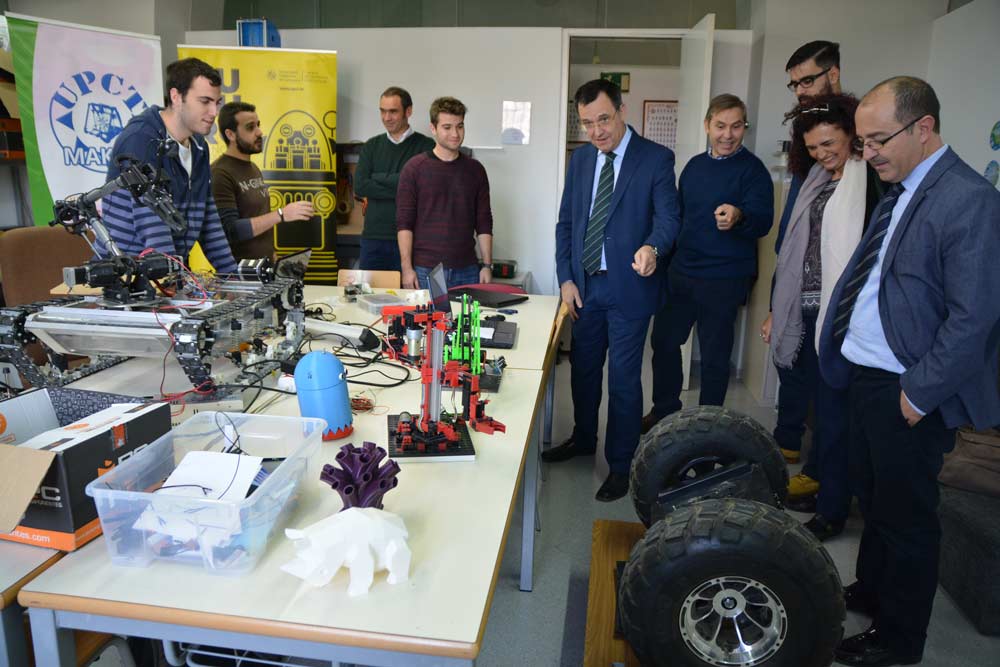 Segway teledirigido y robot oruga hecho con una impresora 3D, inventos de <a href="/UpctMakers/">UPCT Makers</a> en la Semana de la Ciencia novaciencia.es/web/alumnos-de…