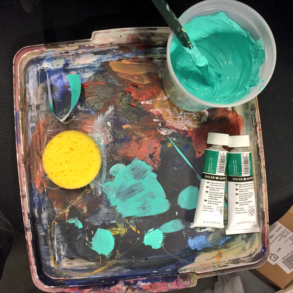 maltron3D's tweet image. Last min prep for @inthekillbox for NEoN! #game #artinstallation #gamedev #neon16