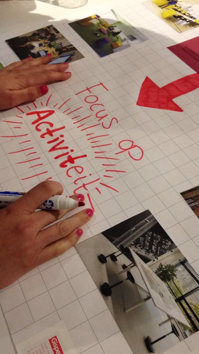 Room2Learn's tweet image. "Hoe mensen zitten heeft al veel te maken met hun kleurvoorkeur" Docentenevent kleurentheorie &amp;amp; de leeromgeving @Gispen