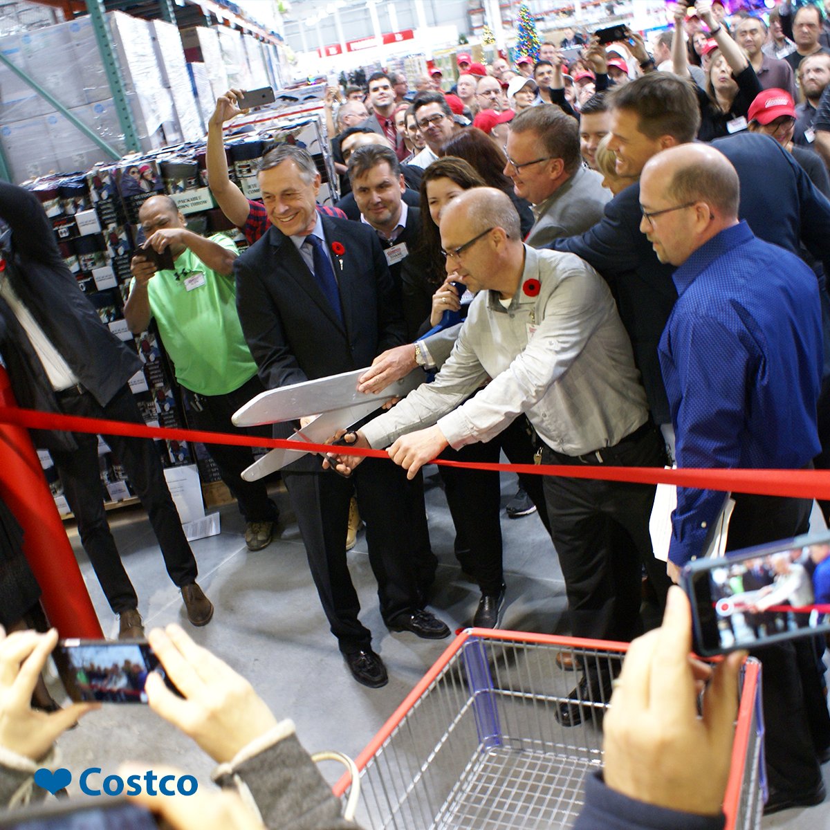 costcocanada's tweet photo. Our 94th warehouse in Canada is officially open in Saskatoon South, SK #CostcoSaskatoon https://t.co/Shdc7IJg5I