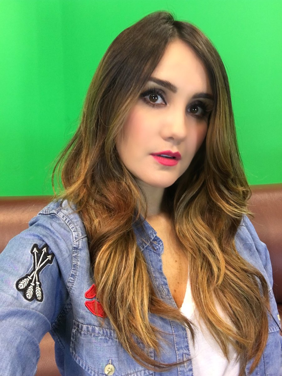DulceMaria's tweet photo. Buenos días! Trabajando desde temprano! Que tengan un gran día!Dios los bendiga y recuerden que una actitud positiva cambia las cosas🙌🏼❤️😘 https://t.co/8UtjspwPIe