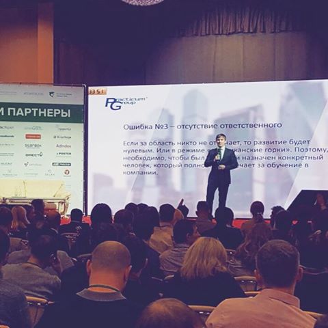 PracticumGroup's tweet photo. Прямо сейчас #ЕвгенийКотов на Российской Неделе Продаж 2016. #rsweek2016 #продажи #primetimeforums #pg #sales #конференциивмоскве https://t.co/TFMmPhBRex