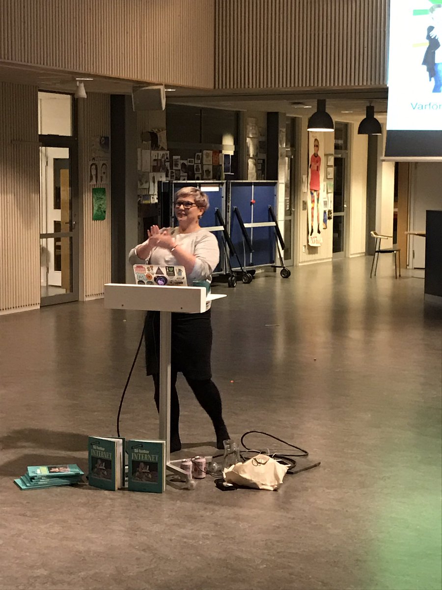 ninkri's tweet image. Nu ska jag lära mig allt jag kan på 45 min, säger @grishund och skrattar! Vi lyssnar så gärna! #umeå #programmeramera #mediacenter