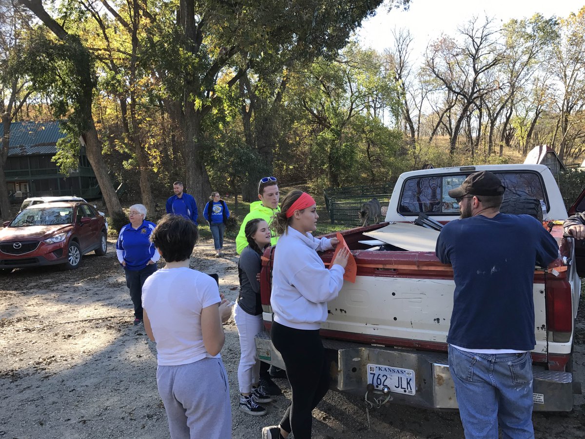 BluestemLions's tweet photo. Stopped at Hickory Hollow #lionpride #lionwork https://t.co/lNaDQ3PDz6