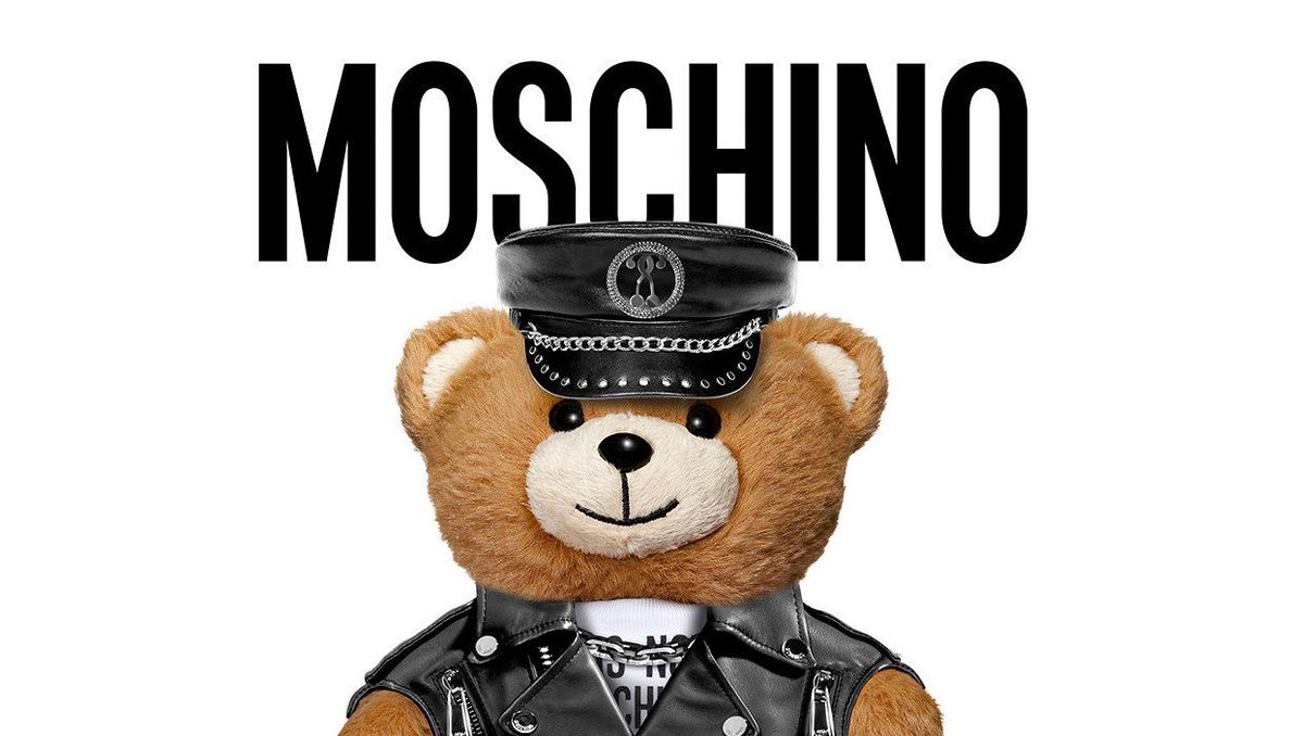 Тедди свимс слушать. Moschino Teddy Bear. Москино логотип. Медвежонок Moschino логотип. Moschino надпись.