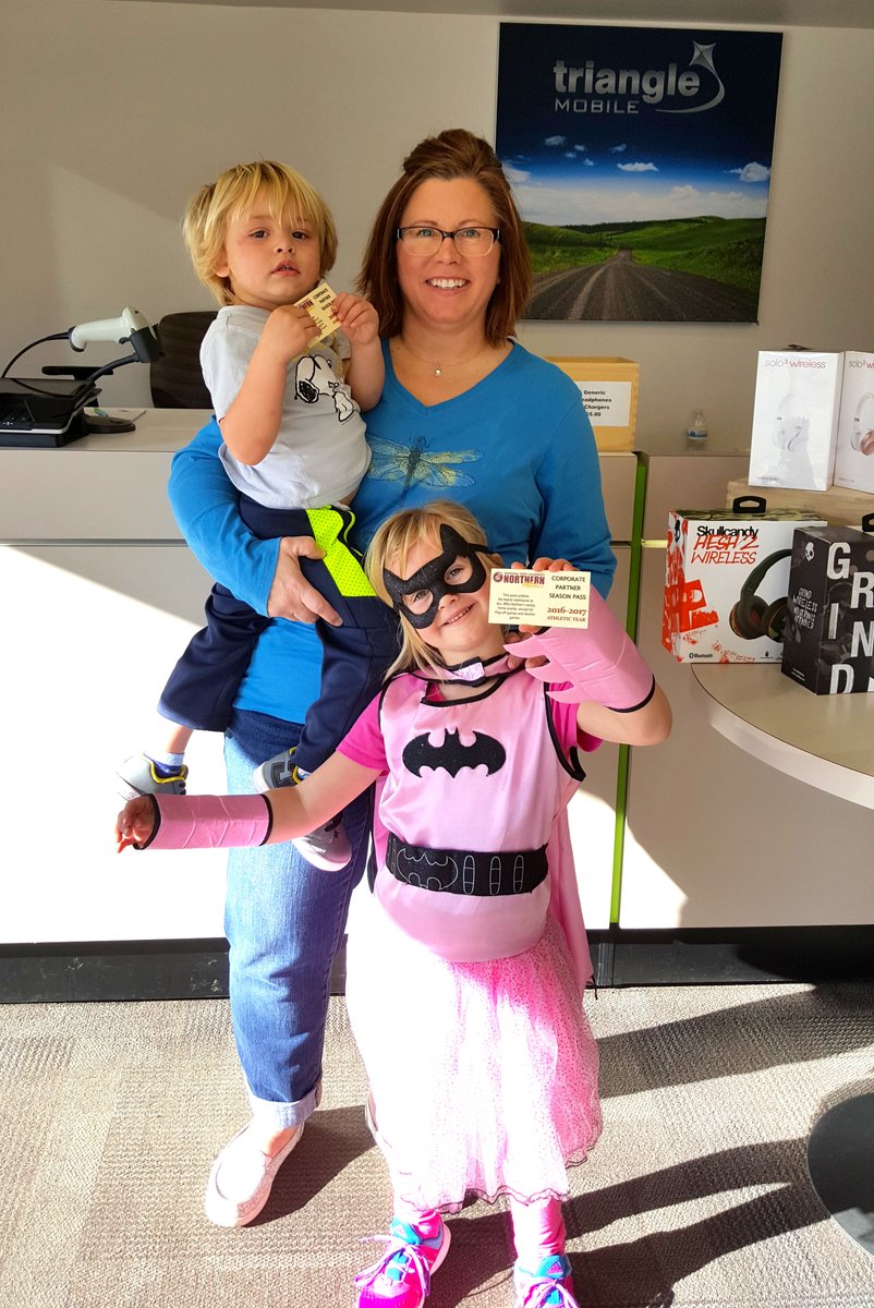 TriangleMobile's tweet image. Awe, look at this. Hope Shelly has fun at the MSU-Northern games with her family! Thanks to everyone for playing.