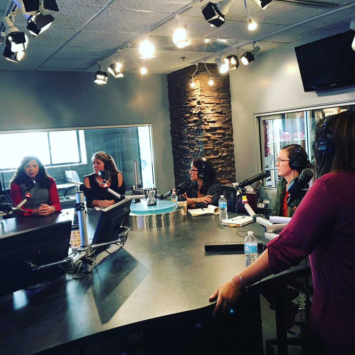 #EntrepreneurFriday
Brought to you by <a href="/LansingChamber/">Lansing Chamber</a>. Insights from <a href="/EdgePartnership/">EdgePartnerships</a>, <a href="/kelliesconsignm/">Kellie's</a>, <a href="/MoonsailNorth/">Moonsail North</a>, @OurOwnApparel!